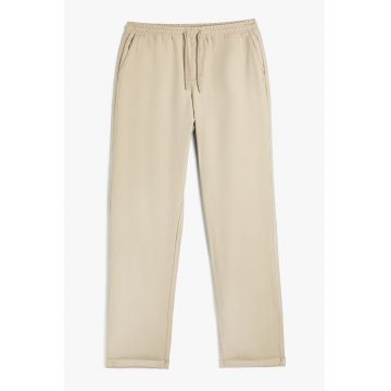 Pantaloni de trening cu snur si buzunare laterale