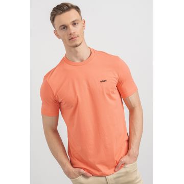 Tricou cu logo discret si decolteu la baza gatului