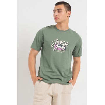 Tricou cu decolteu la baza gatului si imprimeu logo - Verde feriga/Crem