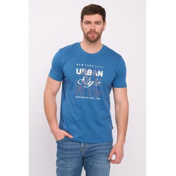 Tricou cu decolteu la baza gatului si imprimeu text