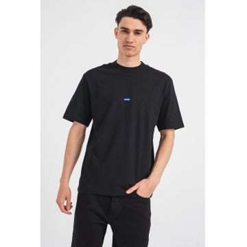 Tricou cu decolteu la baza gatului si logo Nieros