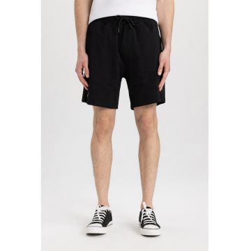 Pantaloni scurti cu snur in talie