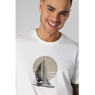 Tricou cu decolteu la baza gatului si imprimeu grafic