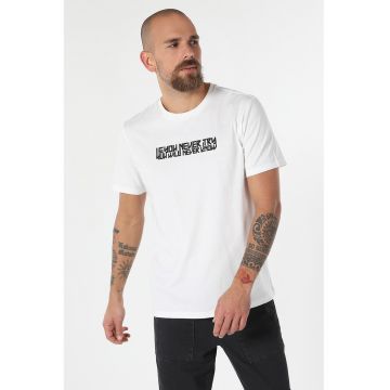 Tricou cu decolteu la baza gatului si imprimeu text