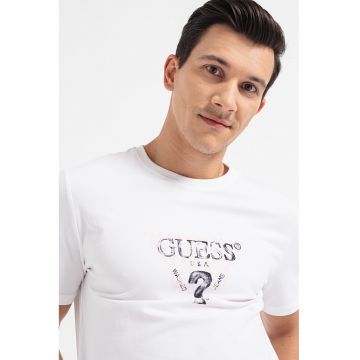 Tricou slim fit cu decolteu la baza gatului si imprimeu logo