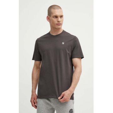 47 brand tricou din bumbac MLB New York Yankees barbati, culoarea gri, neted, BB017TEMBRT564976CC