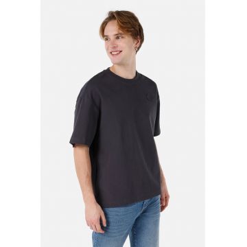 Tricou cu decolteu la baza gatului si model uni