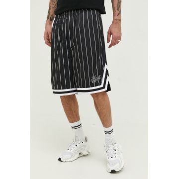 Karl Kani pantaloni scurti barbati, culoarea negru