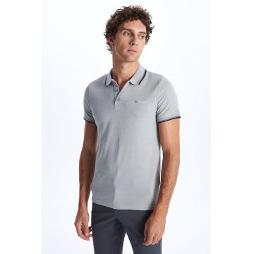 Tricou polo cu detalii contrastante