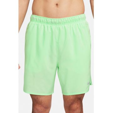 Pantaloni scurti cu tehnologie Dri-FIT si buzunare laterale pentru alergare Challenger