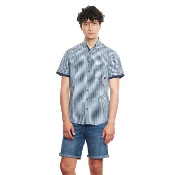 Camasa slim fit in carouri cu guler fixat cu nasturi