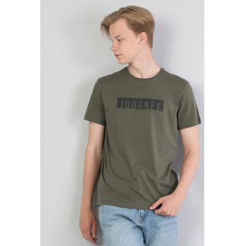 Tricou cu decolteu la baza gatului si imprimeu text