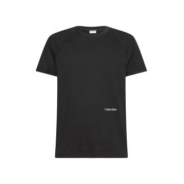 Tricou cu decolteu la baza gatului si maneci raglan