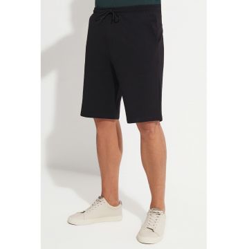 Pantaloni scurti cu talie ajustabila