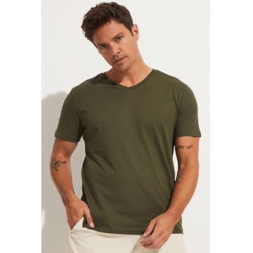 Tricou slim fit cu decolteu in V