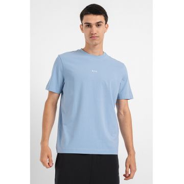 Tricou cu decolteu la baza gatului si logo discret