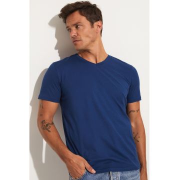 Tricou slim fit cu decolteu in V