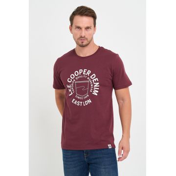 Tricou cu logo si decolteu la baza gatului - Rosu inchis