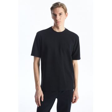 Tricou uni cu decolteu la baza gatului - Negru