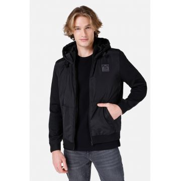 Geaca cu gluga Geaca cu gluga