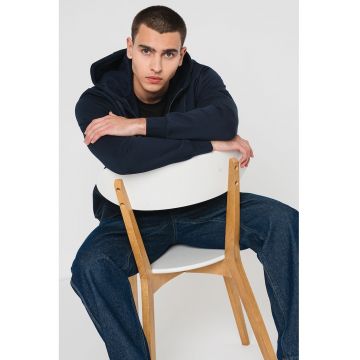 Hanorac cu fermoar si detaliu logo Hanorac cu fermoar si detaliu logo