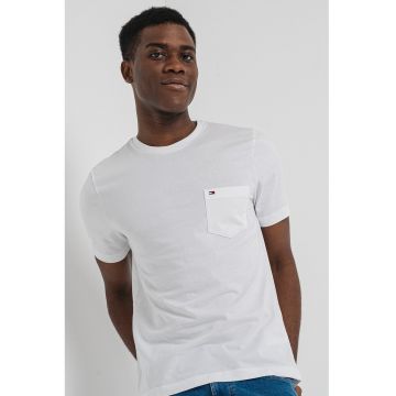 Tricou cu decolteu la baza gatului