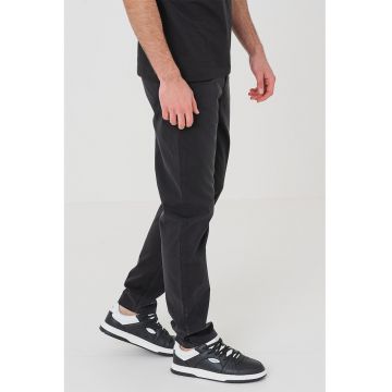 Pantaloni chino cu croiala dreapta