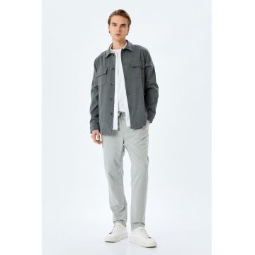 Pantaloni de trening cu snur si buzunare laterale