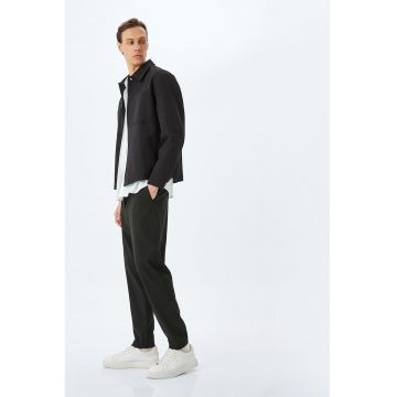 Pantaloni de trening cu snur si buzunare laterale