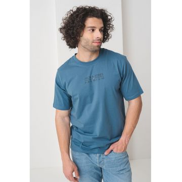 Tricou cu decolteu la baza gatului si imprimeu logo Blu Atlas