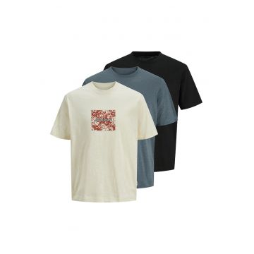 Set de tricouri cu decolteu la baza gatului si logo - 3 piese