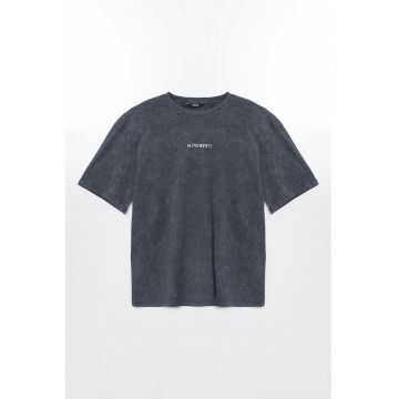 Tricou lejer cu detaliu cu imprimeu text