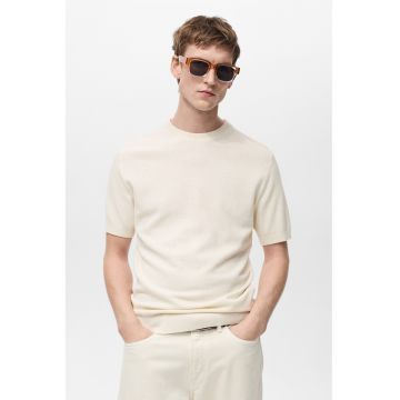 Tricou cu decolteu la baza gatului