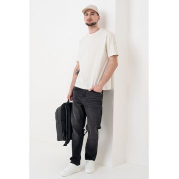 Tricou cu decolteu la baza gatului si banda logo pe maneca