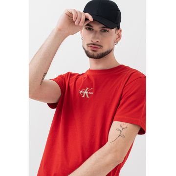 Tricou de bumbac cu decolteu la baza gatului si logo pe piept