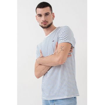 Tricou regular-fit cu model