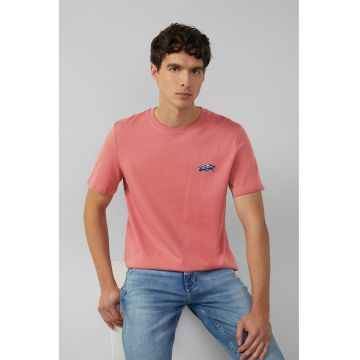 Tricou cu decolteu la baza gatului si imprimeu pe piept - Rosu