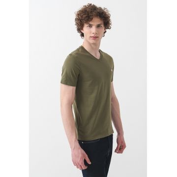 Tricou slim fit cu decolteu in V