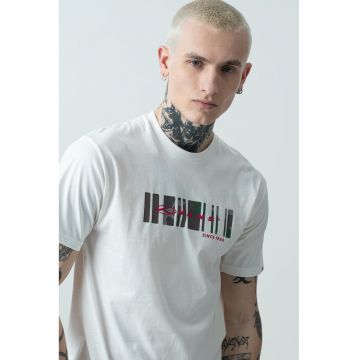 Tricou cu decolteu la baza gatului si imprimeu logo
