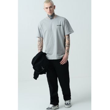 Tricou de bumbac cu imprimeu text si grafic pe spate
