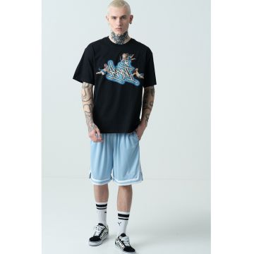 Tricou lejer cu imprimeu si decolteu la baza gatului