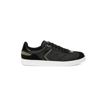 Pantofi sport cu siret si model