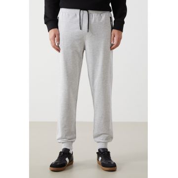 Pantaloni de trening cu buzunare cu fermoar