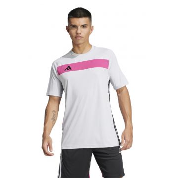 Tricou cu decolteu la baza gatului si logo pentru fotbal