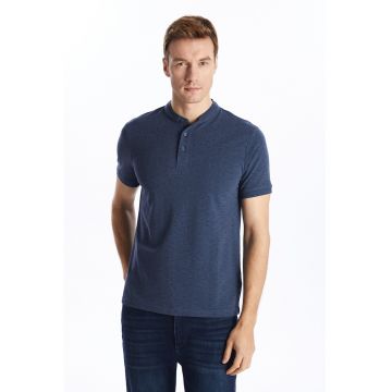 Tricou cu fenta cu nasturi
