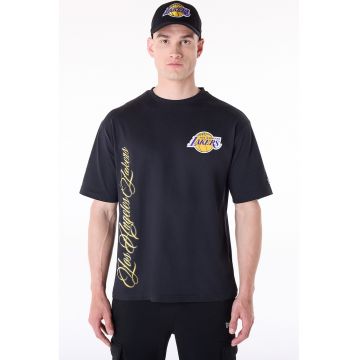 Tricou cu decolteu la baza gatului si logo
