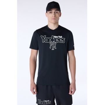 Tricou cu decolteu la baza gatului