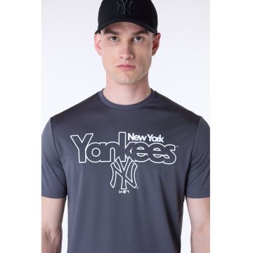 Tricou cu imprimeu si decolteu la baza gatului