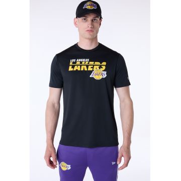 Tricou cu imprimeu si decolteu la baza gatului