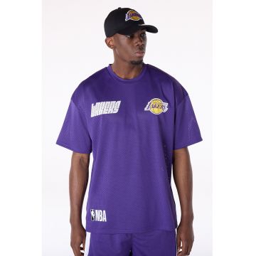 Tricou cu perforatii
